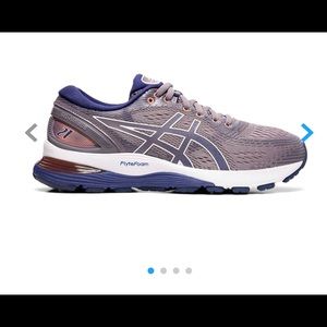 NWOT ASICS GEL-Nimbus Running shoes!